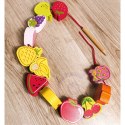 CLASSIC WORLD Drewniane Klocki do Nawlekania Owoce 13 el. 18m+