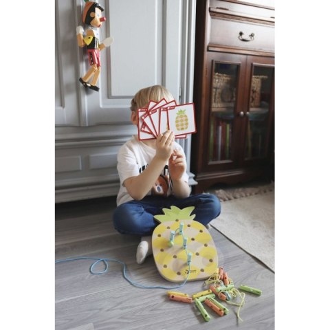 CLASSIC WORLD Wooden Threader Pineapple Pegs 21 pcs. 3+